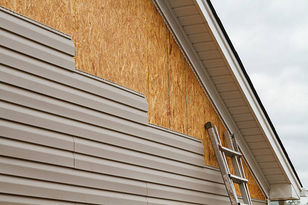 Professional Siding Installation technician working in Dunn, NC